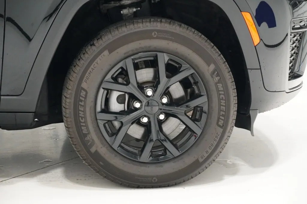 2026 Jeep Grand Cherokee Laredo Altitude