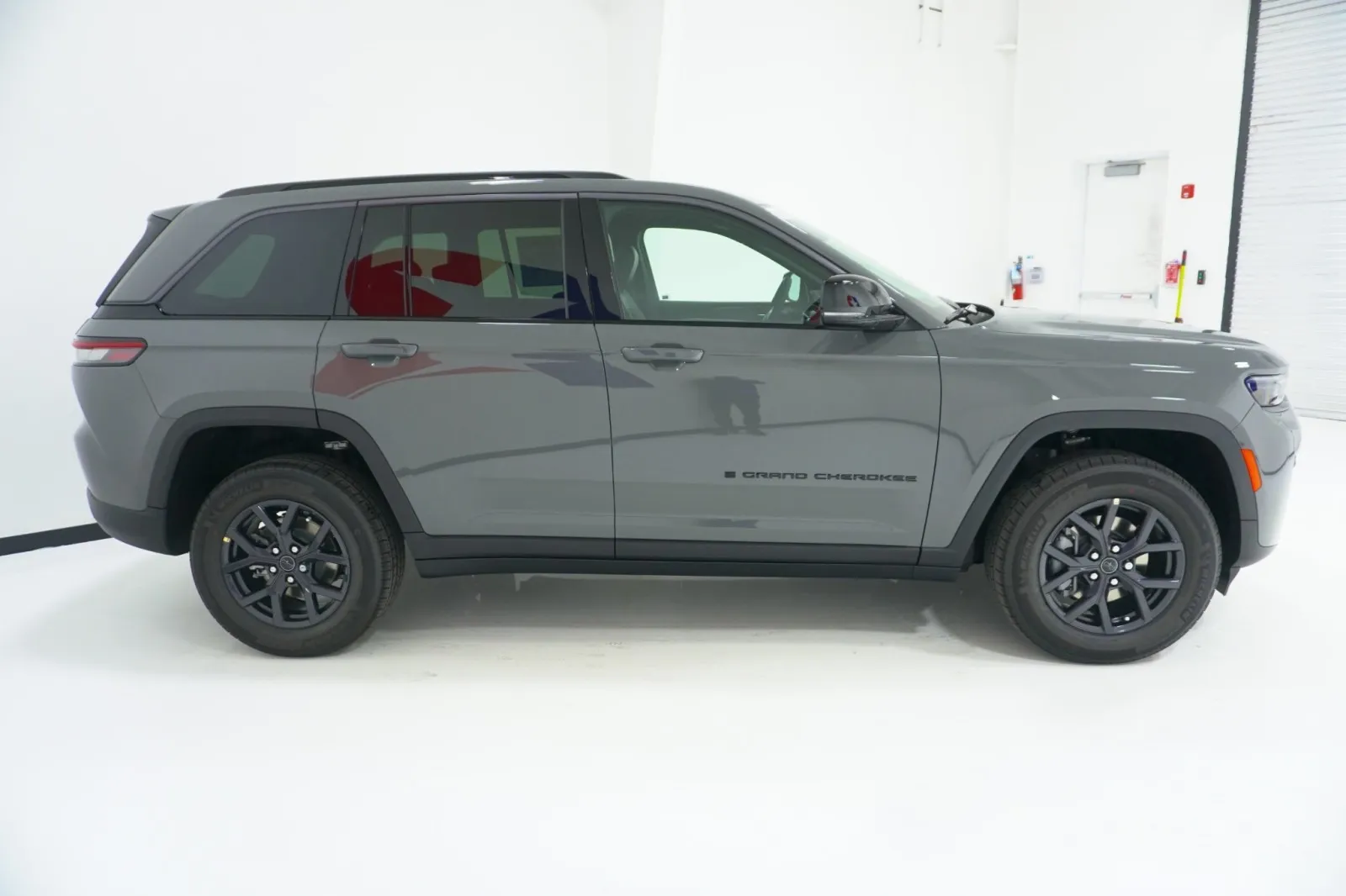 2027 Jeep Grand Cherokee Laredo Altitude