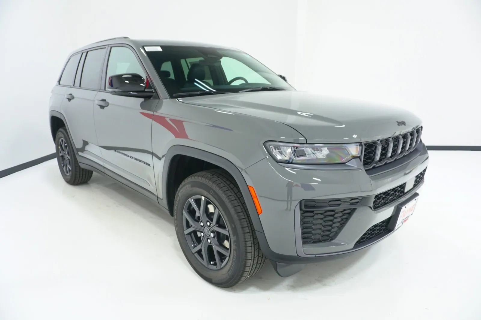2027 Jeep Grand Cherokee Laredo Altitude