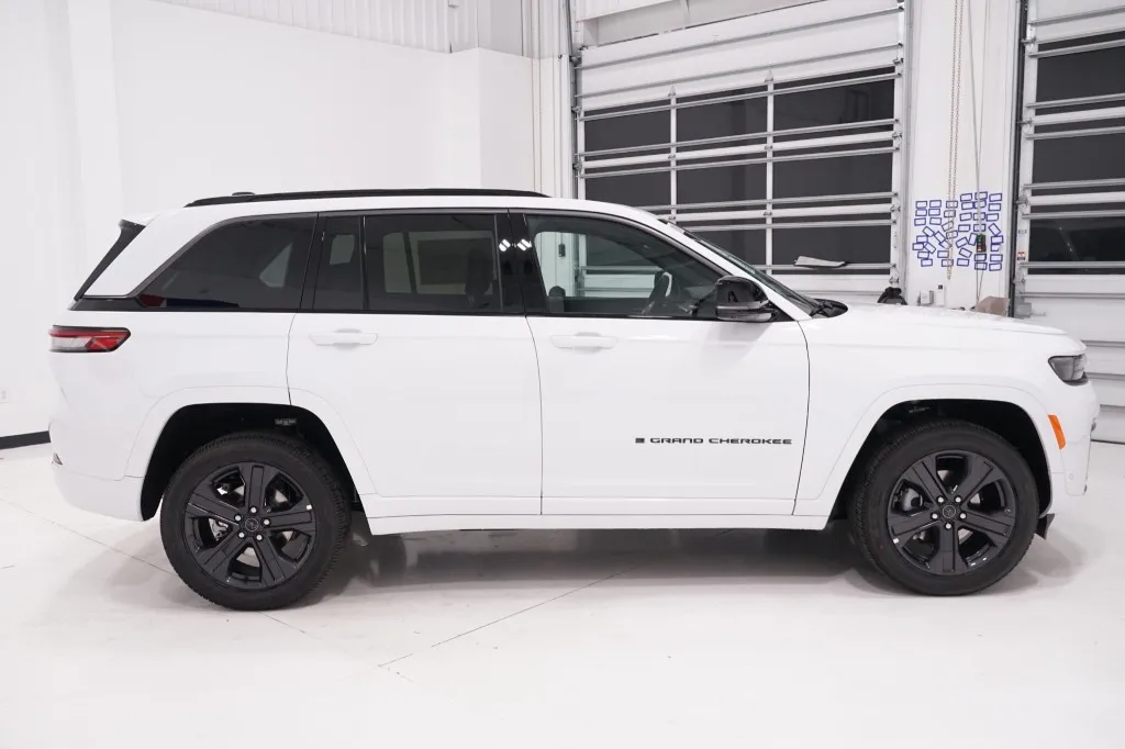 2027 Jeep Grand Cherokee Limited Reserve
