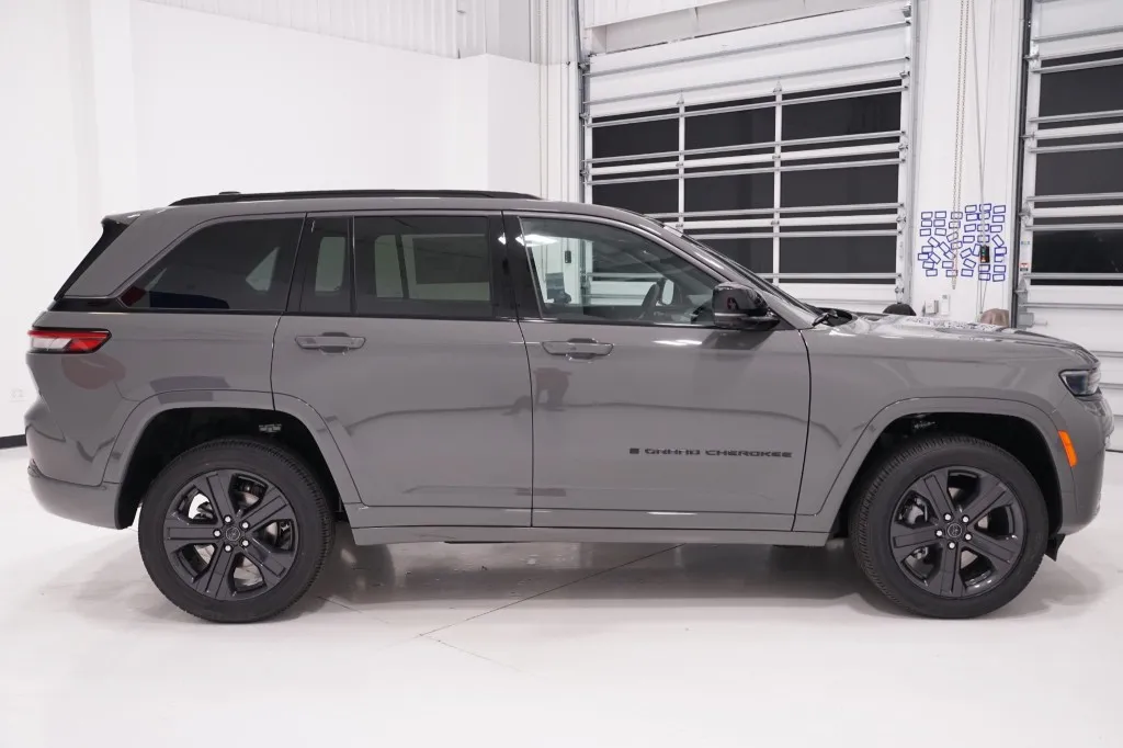 2027 Jeep Grand Cherokee Limited Reserve