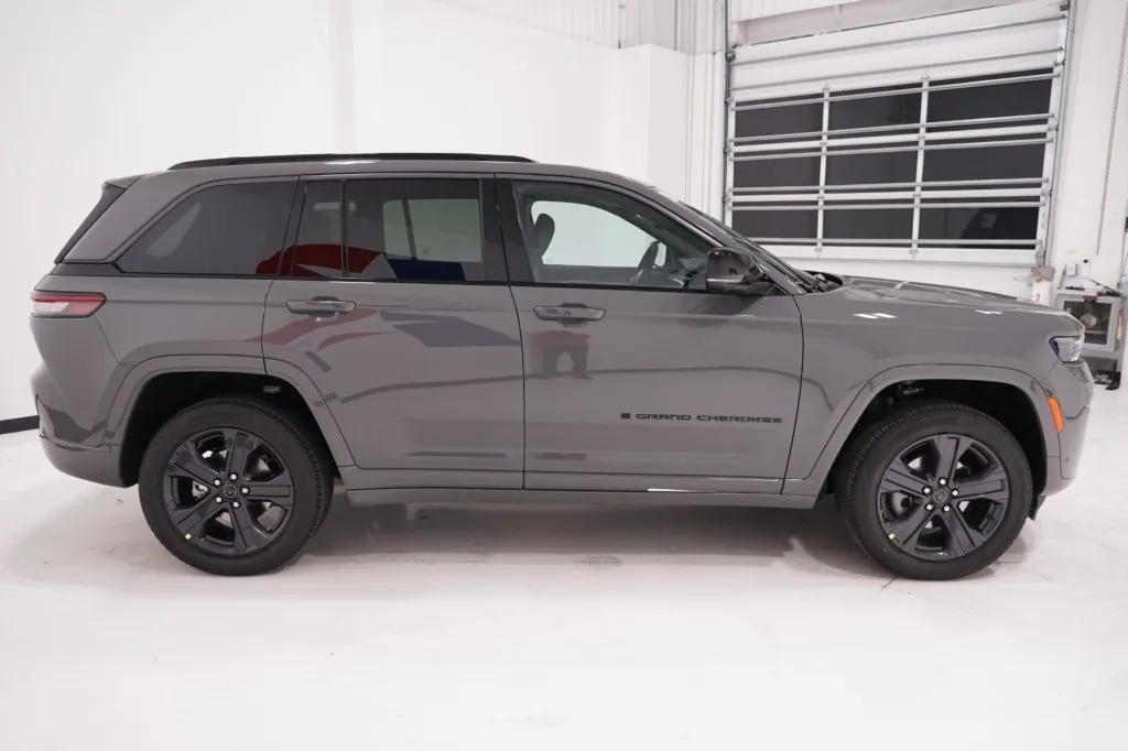 2027 Jeep Grand Cherokee Limited Reserve