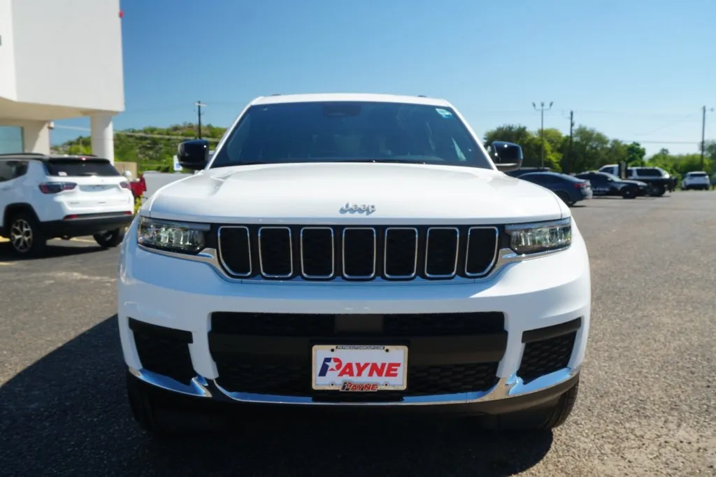2027 Jeep Grand Cherokee L Laredo