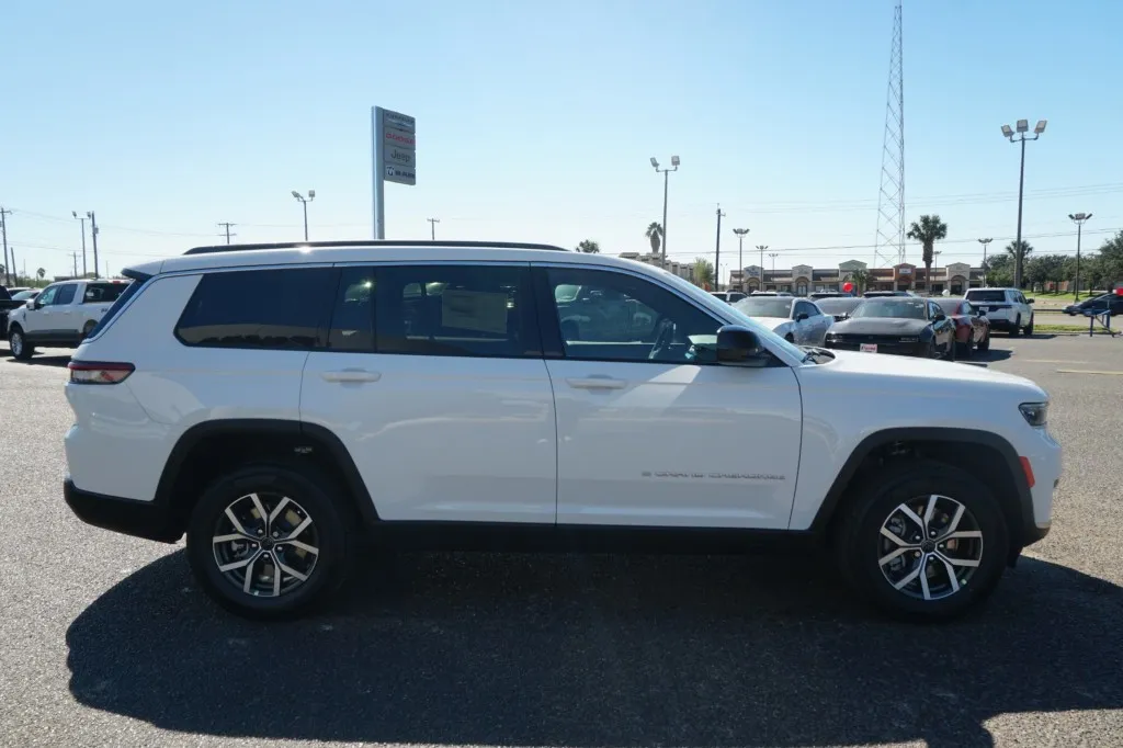 2027 Jeep Grand Cherokee L Laredo