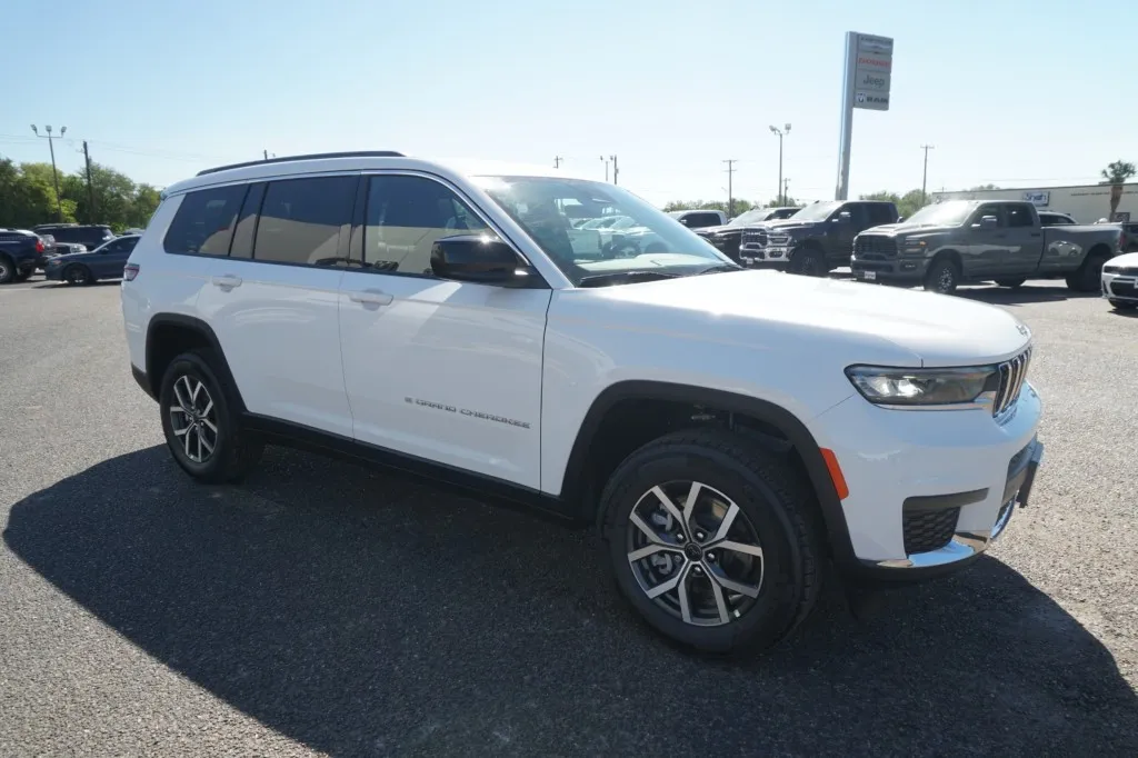 2027 Jeep Grand Cherokee L Laredo