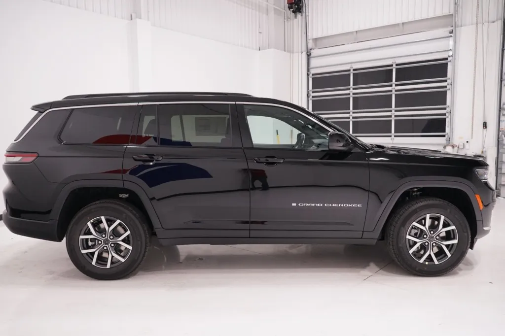 2027 Jeep Grand Cherokee L Laredo 2027 Jeep Grand Cherokee L Laredo