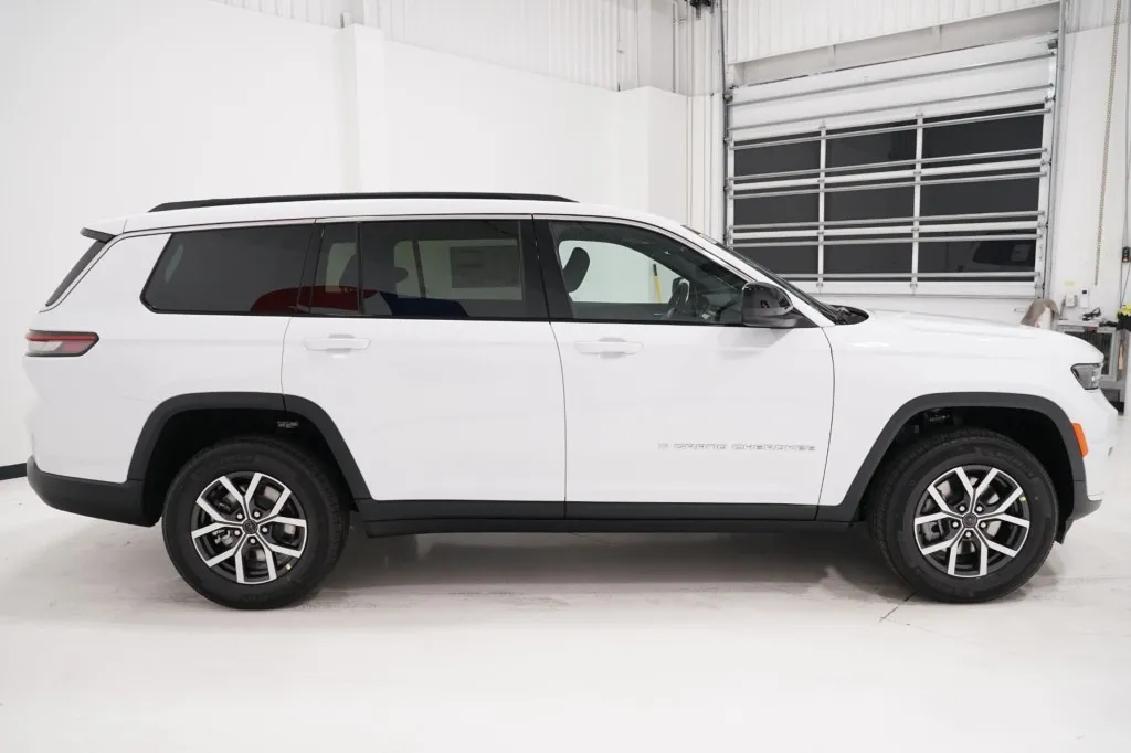 2027 Jeep Grand Cherokee L Laredo 2027 Jeep Grand Cherokee L Laredo