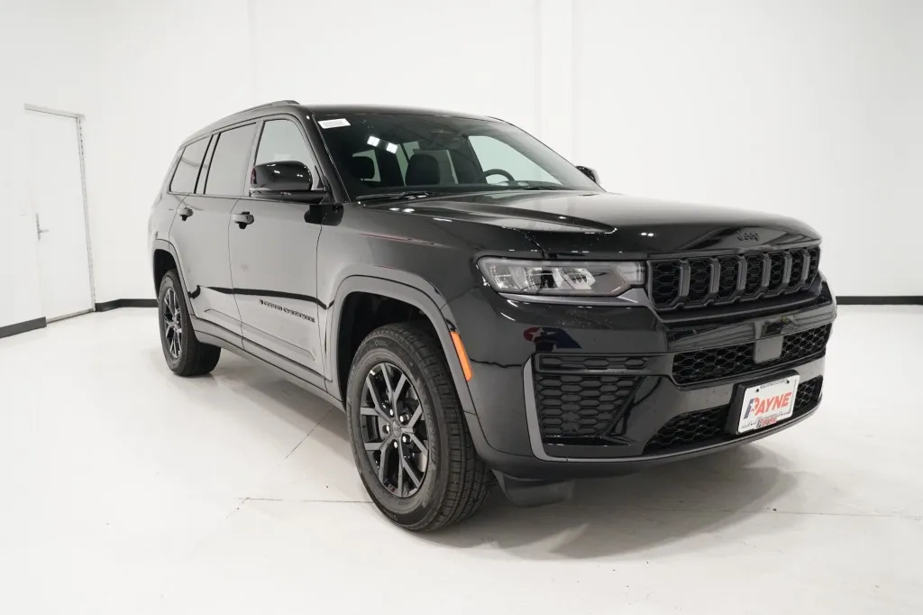 2026 Jeep Grand Cherokee L Laredo Altitude