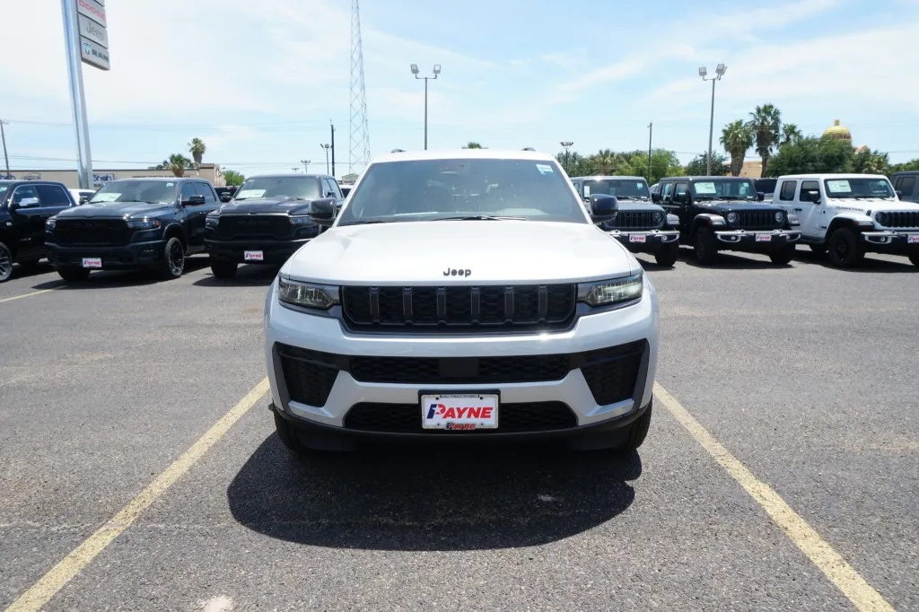 2026 Jeep Grand Cherokee L Laredo Altitude