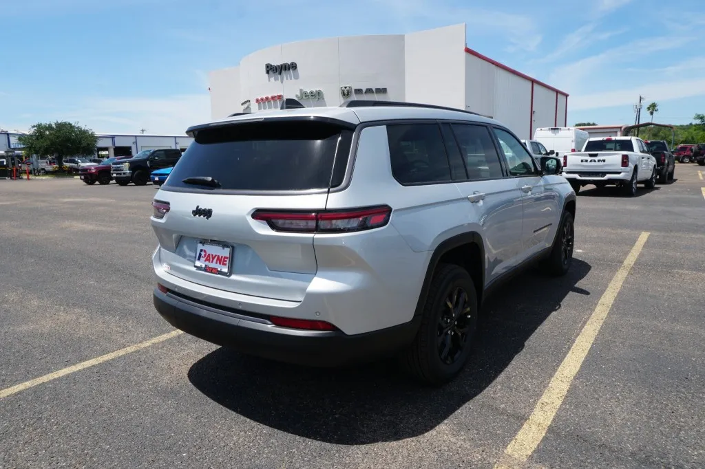 2026 Jeep Grand Cherokee L Laredo Altitude