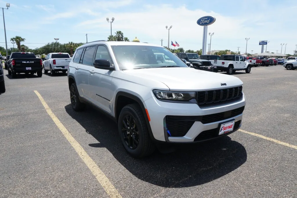 2026 Jeep Grand Cherokee L Laredo Altitude
