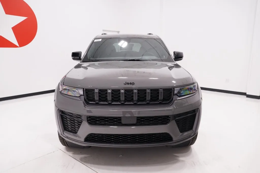 2027 Jeep Grand Cherokee L Laredo Altitude