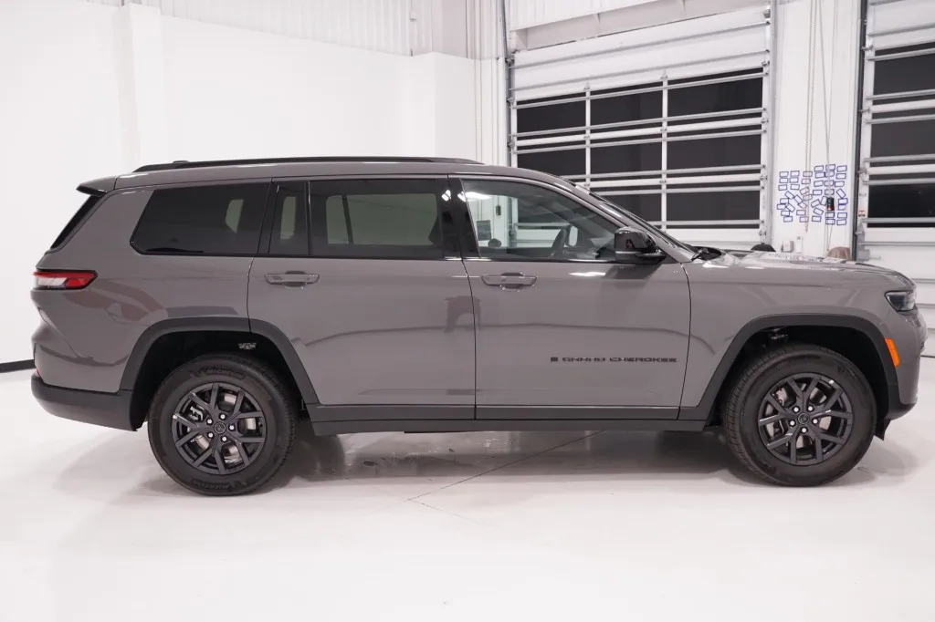 2027 Jeep Grand Cherokee L Laredo Altitude