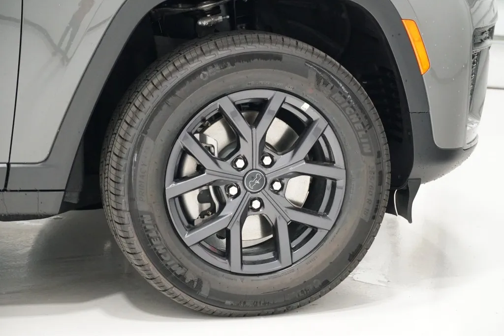 2027 Jeep Grand Cherokee L Laredo Altitude