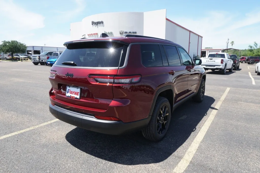 2026 Jeep Grand Cherokee L Laredo Altitude