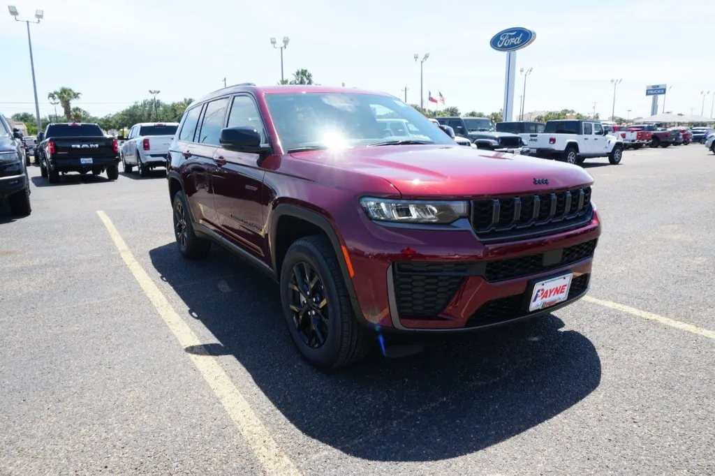 2026 Jeep Grand Cherokee L Laredo Altitude