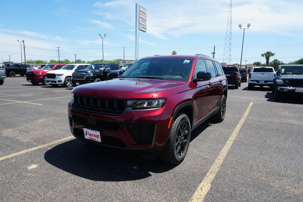 2026 Jeep Grand Cherokee L Laredo Altitude