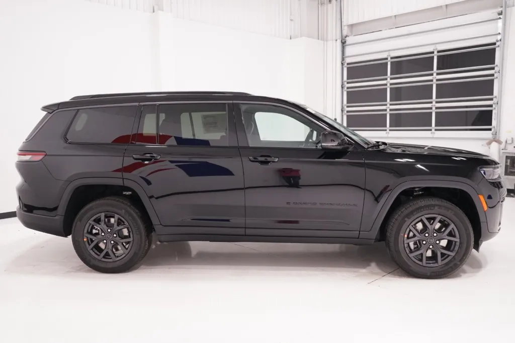 2027 Jeep Grand Cherokee L Laredo Altitude 2027 Jeep Grand Cherokee L Laredo Altitude