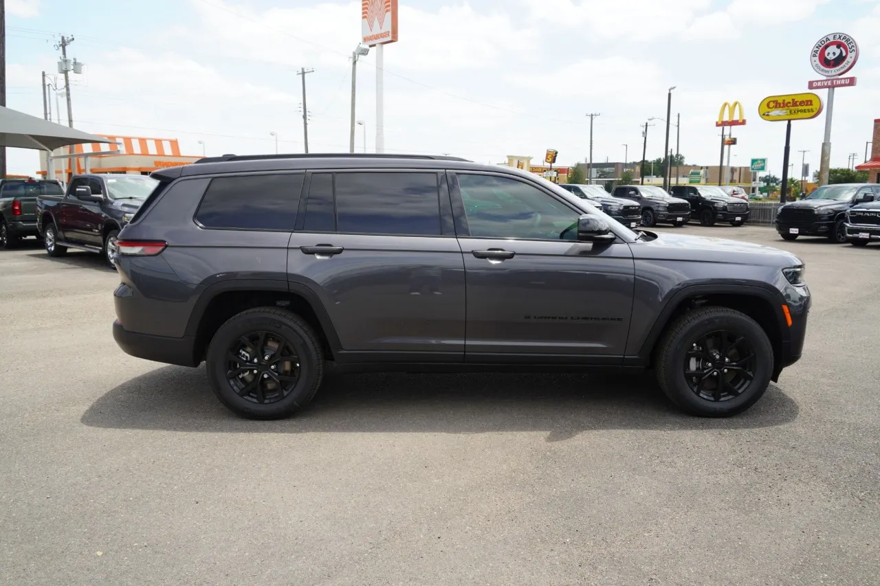 2026 Jeep Grand Cherokee L Laredo Altitude
