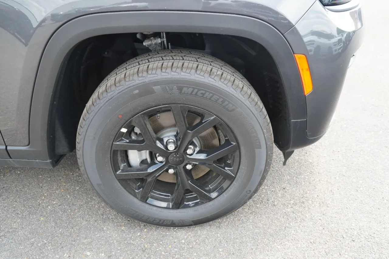 2026 Jeep Grand Cherokee L Laredo Altitude