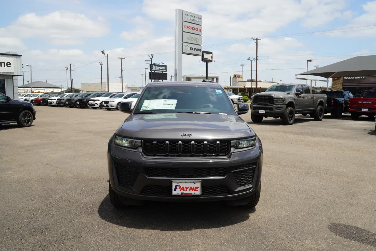 2026 Jeep Grand Cherokee L Laredo Altitude