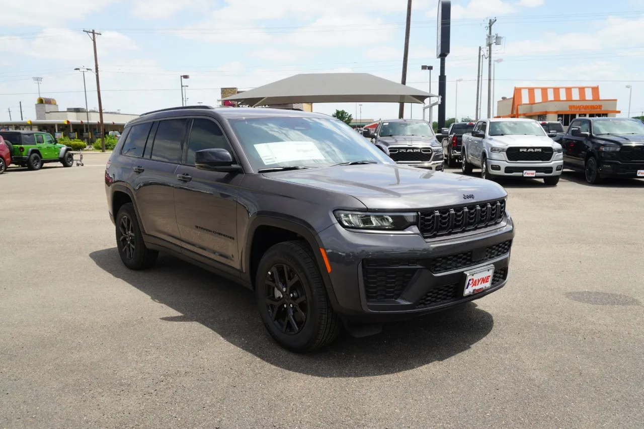 2026 Jeep Grand Cherokee L Laredo Altitude
