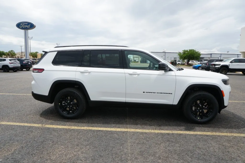 2026 Jeep Grand Cherokee L Laredo Altitude