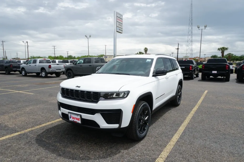 2026 Jeep Grand Cherokee L Laredo Altitude