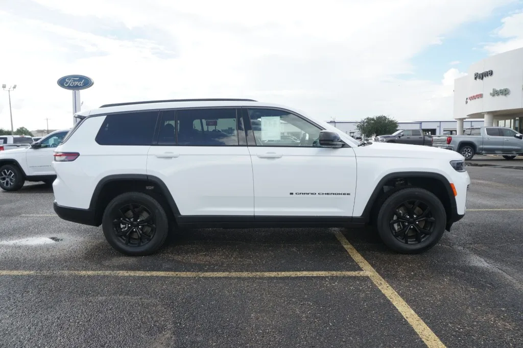 2026 Jeep Grand Cherokee L Laredo Altitude