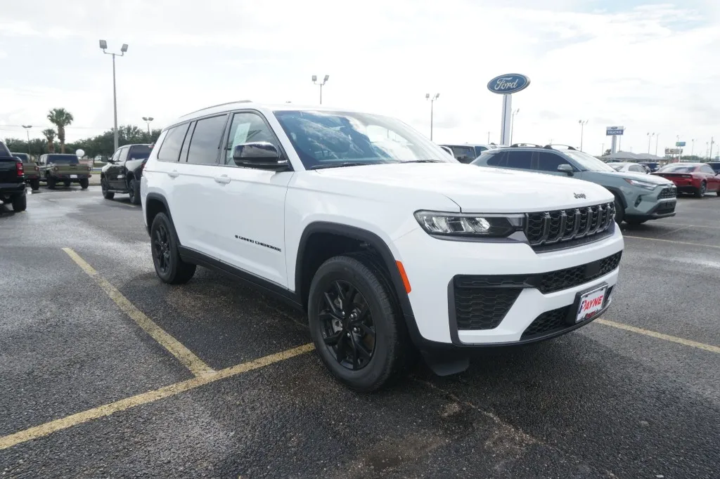 2026 Jeep Grand Cherokee L Laredo Altitude