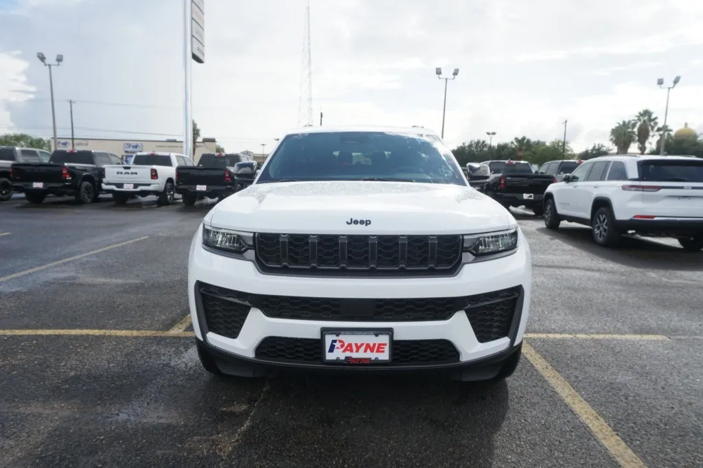 2026 Jeep Grand Cherokee L Laredo Altitude