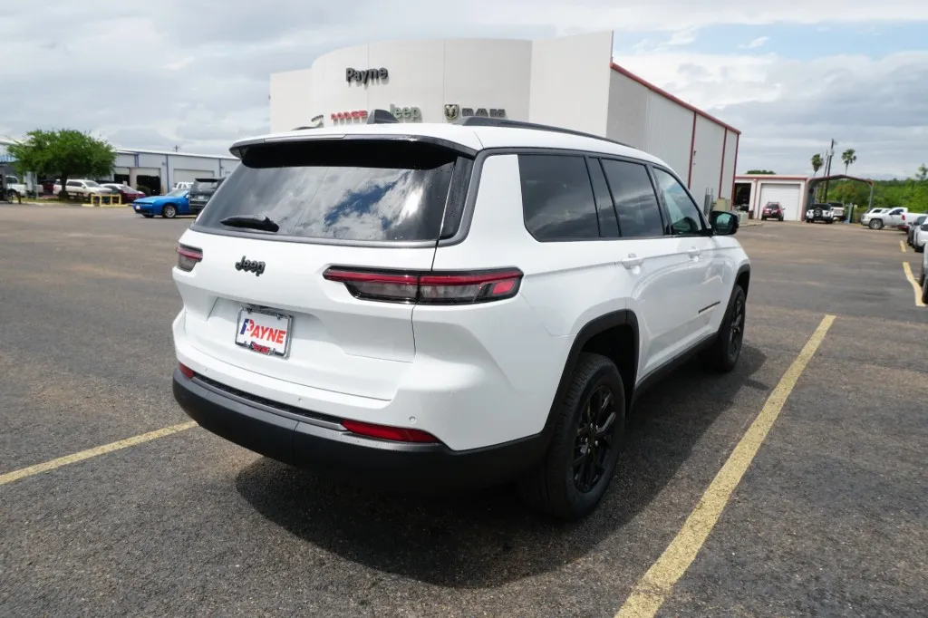 2026 Jeep Grand Cherokee L Laredo Altitude