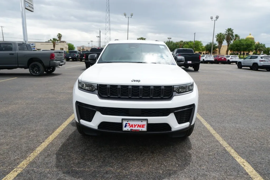 2026 Jeep Grand Cherokee L Laredo Altitude