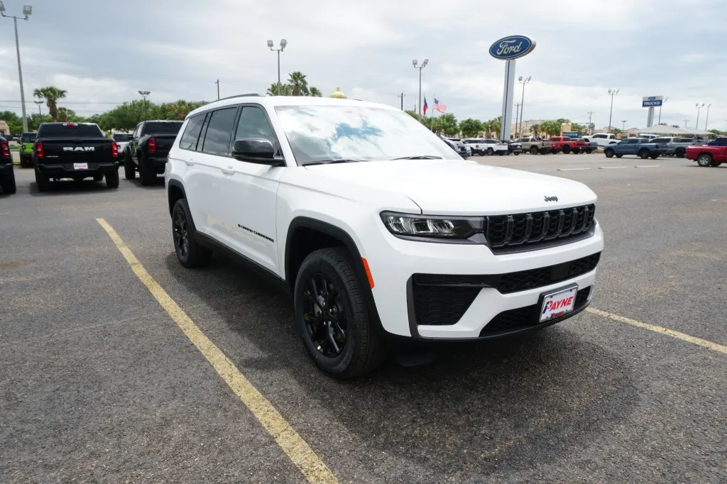 2026 Jeep Grand Cherokee L Laredo Altitude
