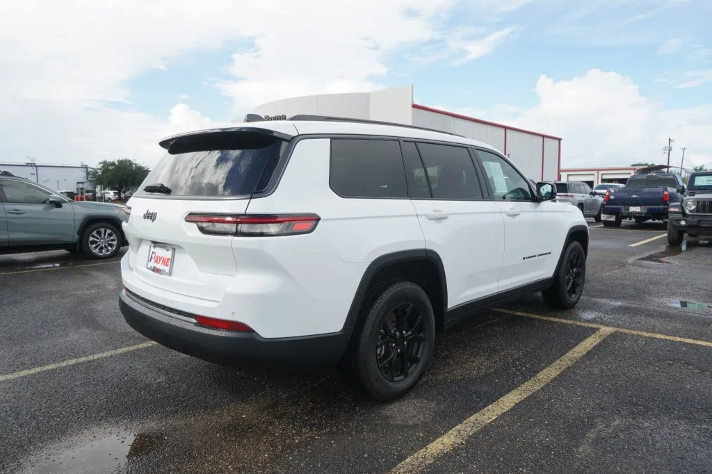 2026 Jeep Grand Cherokee L Laredo Altitude