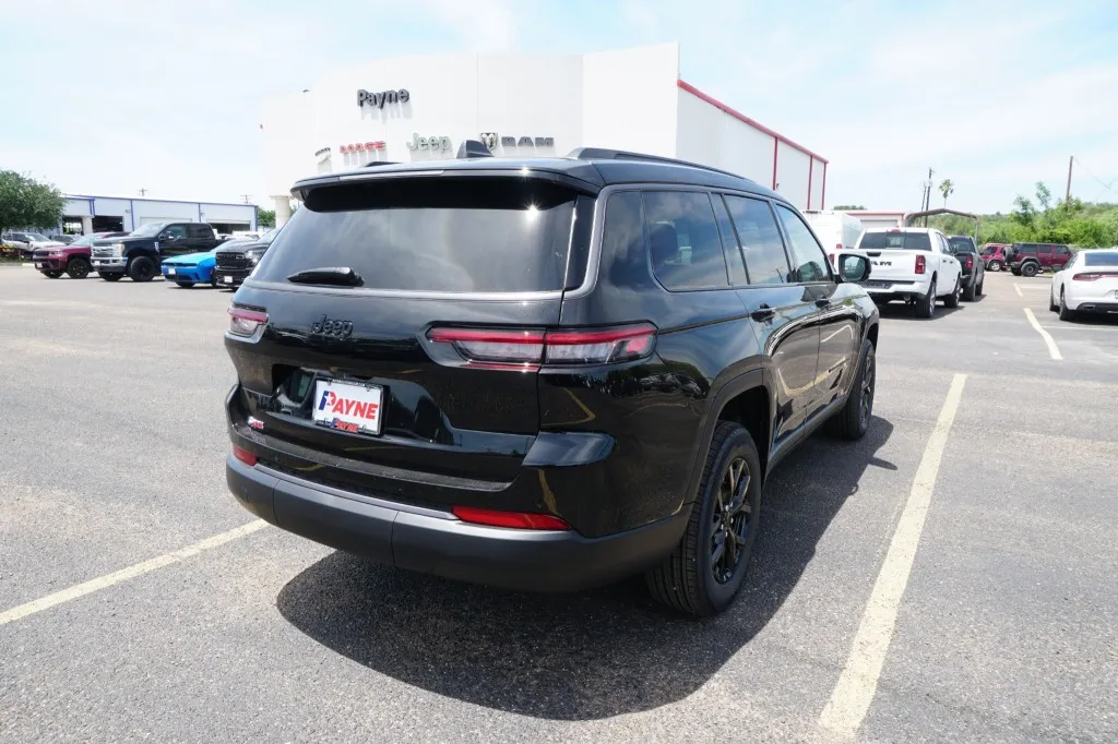 2026 Jeep Grand Cherokee L Laredo Altitude