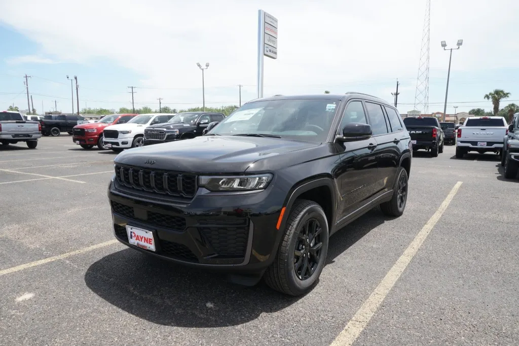 2026 Jeep Grand Cherokee L Laredo Altitude
