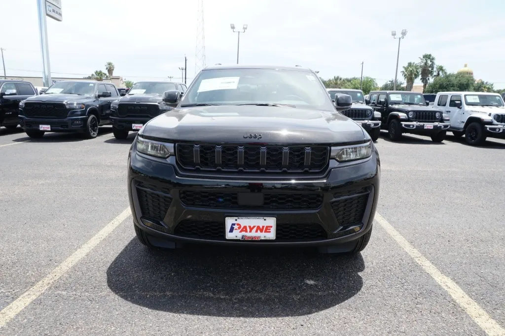 2026 Jeep Grand Cherokee L Laredo Altitude