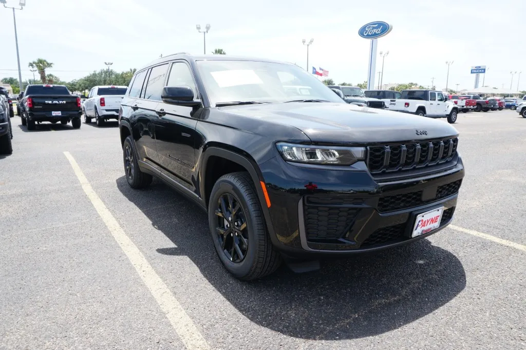 2026 Jeep Grand Cherokee L Laredo Altitude