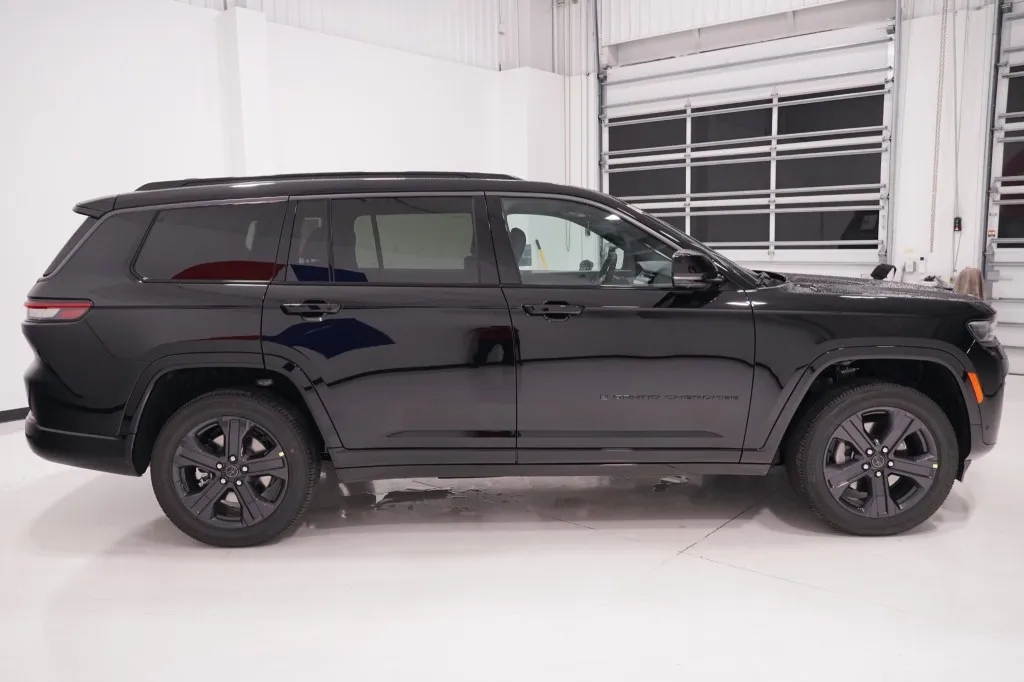 2027 Jeep Grand Cherokee L Limited Reserve