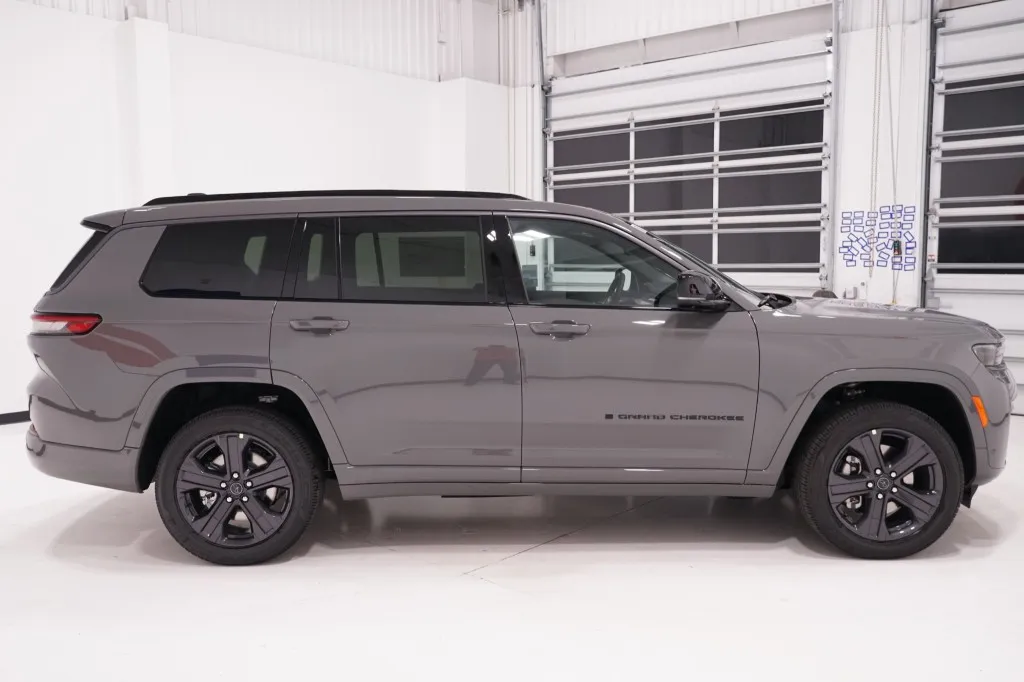 2027 Jeep Grand Cherokee L Limited Reserve
