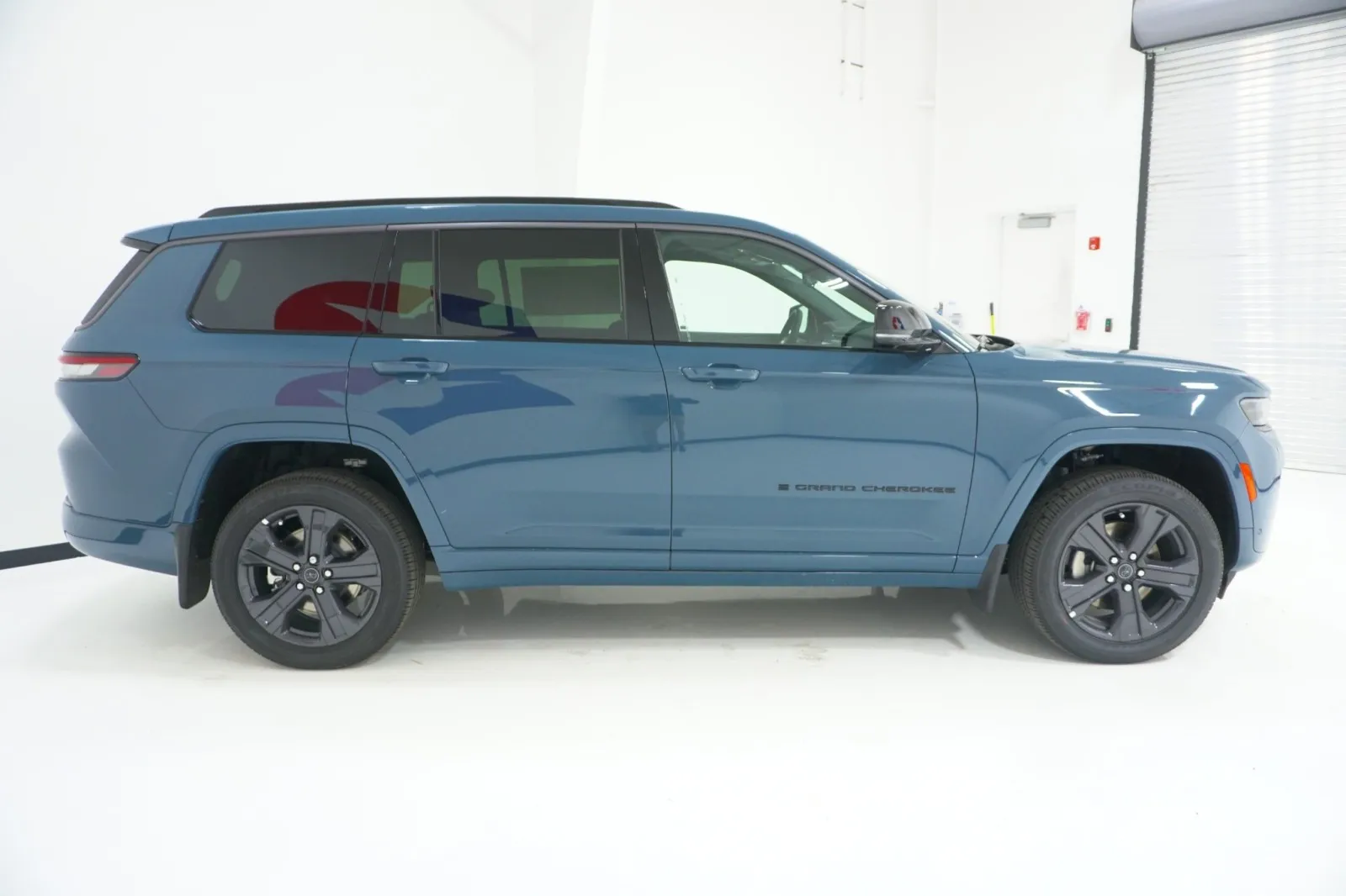 2027 Jeep Grand Cherokee L Limited Reserve