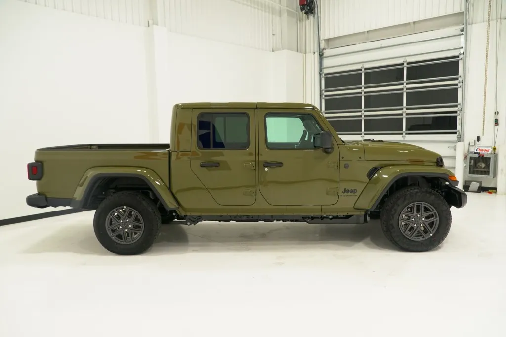 2026 Jeep Gladiator Sport S
