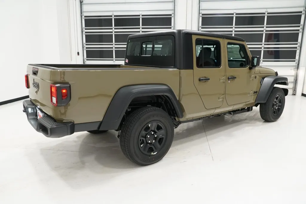 2026 Jeep Gladiator Sport
