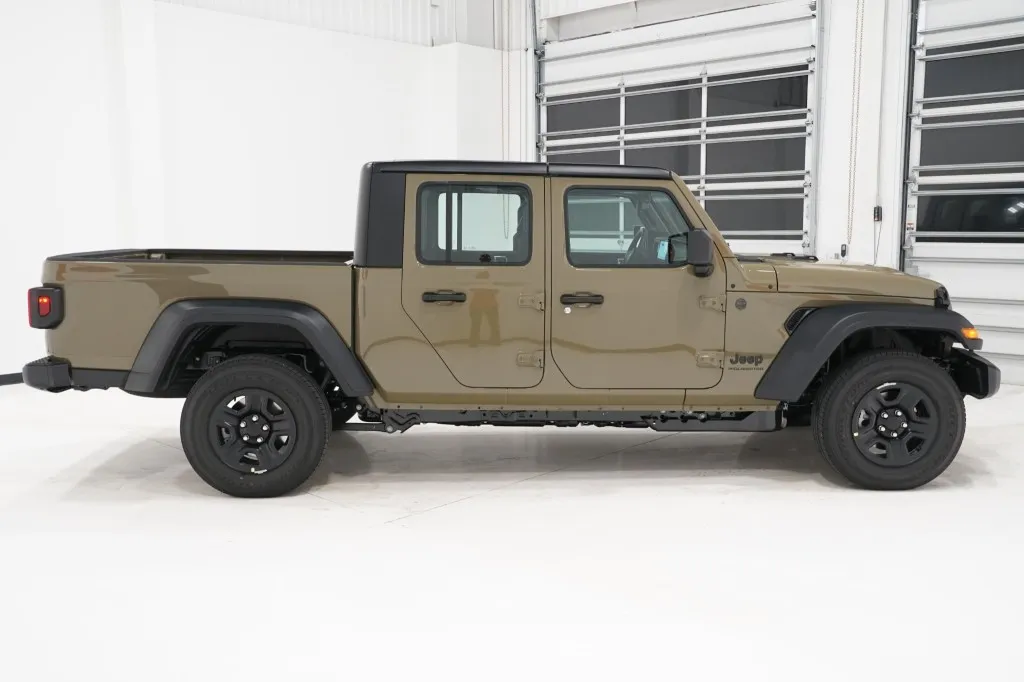 2026 Jeep Gladiator Sport