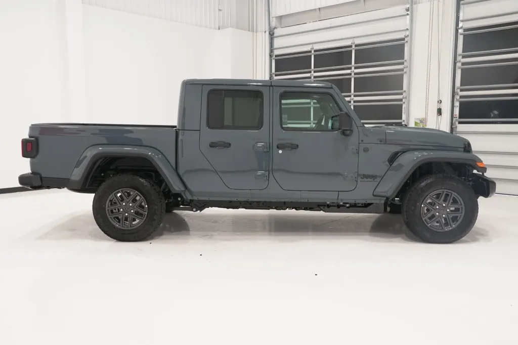 2026 Jeep Gladiator Sport S 2026 Jeep Gladiator Sport S