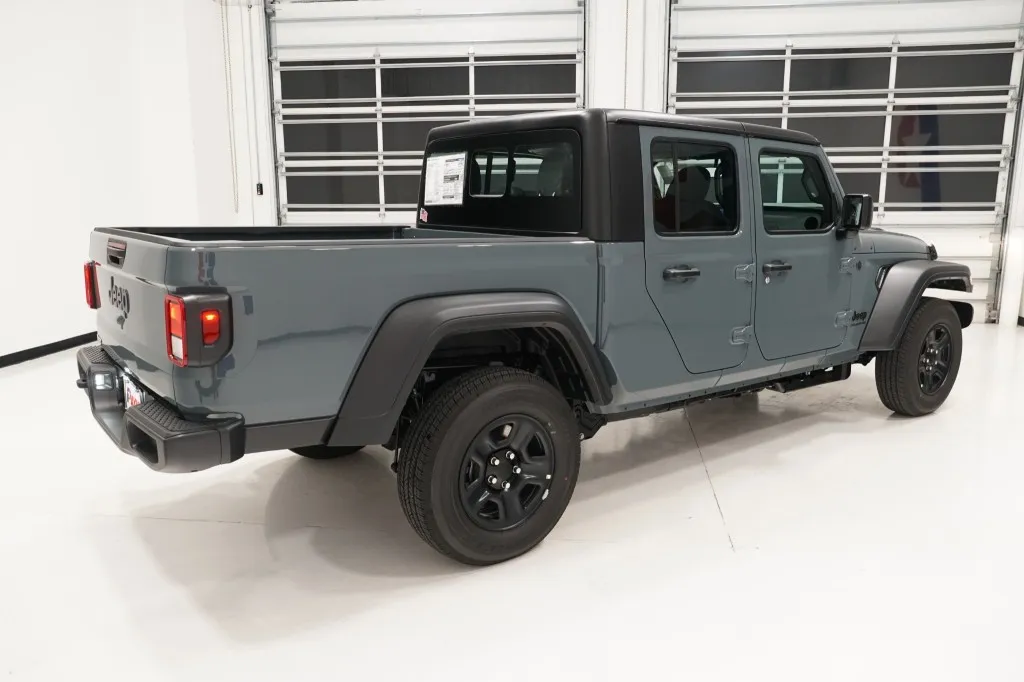 2026 Jeep Gladiator Sport