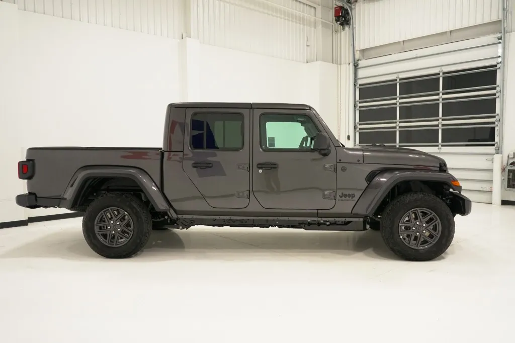 2026 Jeep Gladiator Sport S 2026 Jeep Gladiator Sport S