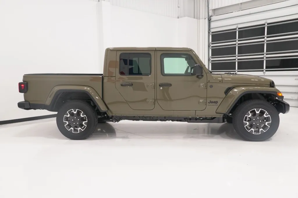 2026 Jeep Gladiator Sahara