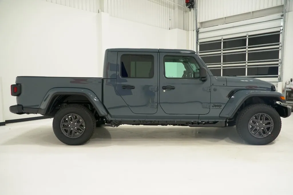 2026 Jeep Gladiator Sport S 2026 Jeep Gladiator Sport S
